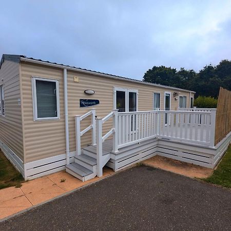 Spacious Comfortable Holiday Home With Unique Layout On 5 Star Shorefield Holiday Park Milford on Sea Zewnętrze zdjęcie