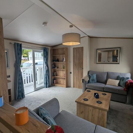 Spacious Comfortable Holiday Home With Unique Layout On 5 Star Shorefield Holiday Park Milford on Sea Zewnętrze zdjęcie