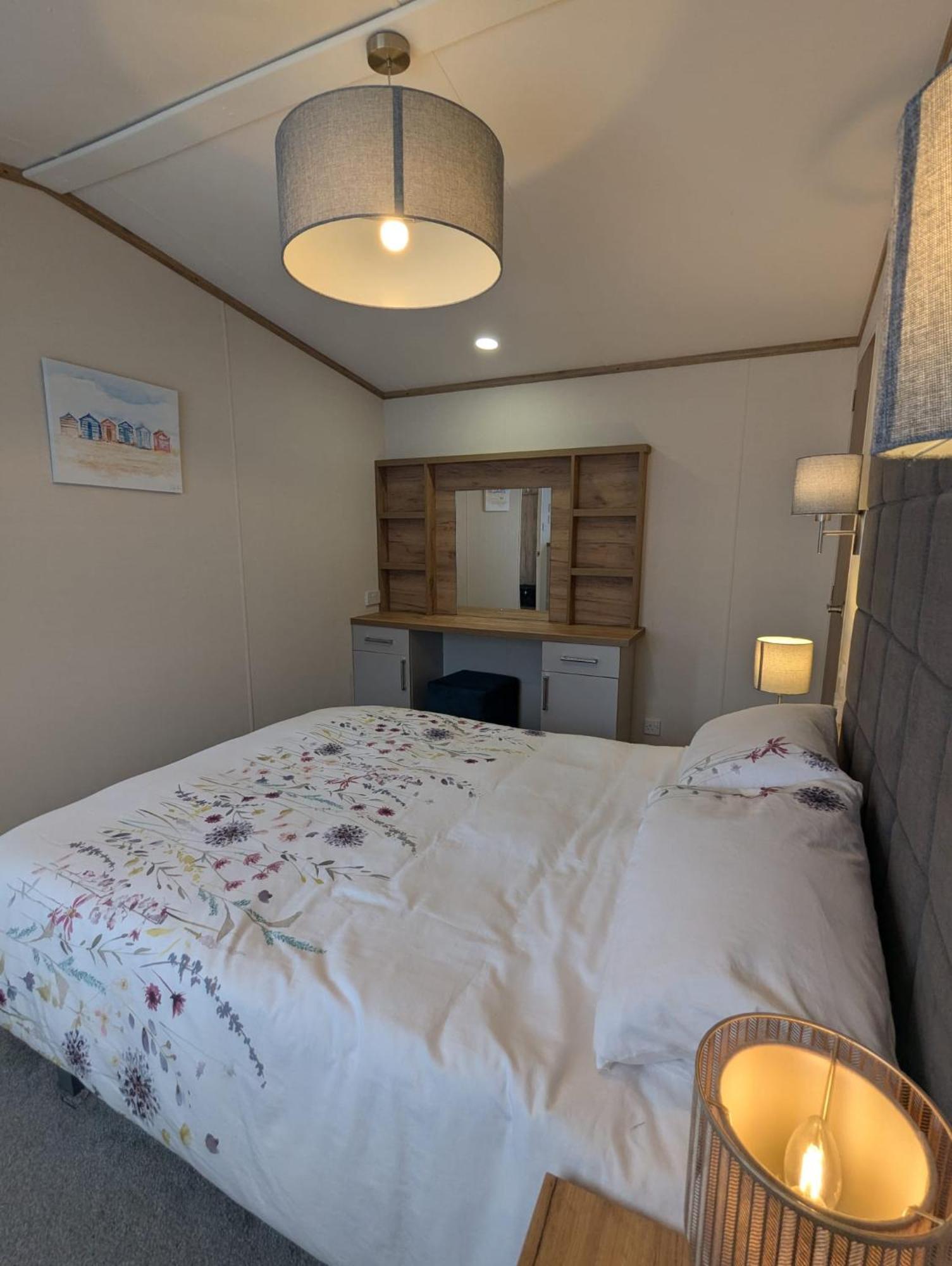Spacious Comfortable Holiday Home With Unique Layout On 5 Star Shorefield Holiday Park Milford on Sea Zewnętrze zdjęcie